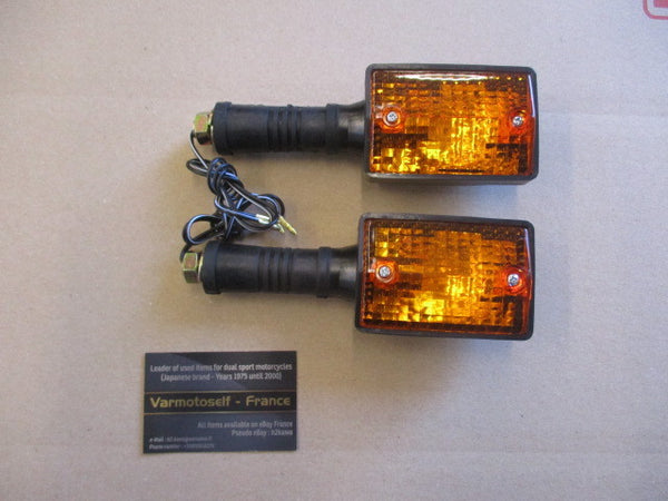 Clignotants NEUFS (tige longue) pour Yamaha 125 DTLC - 1HR - 10V - 57U - 34X