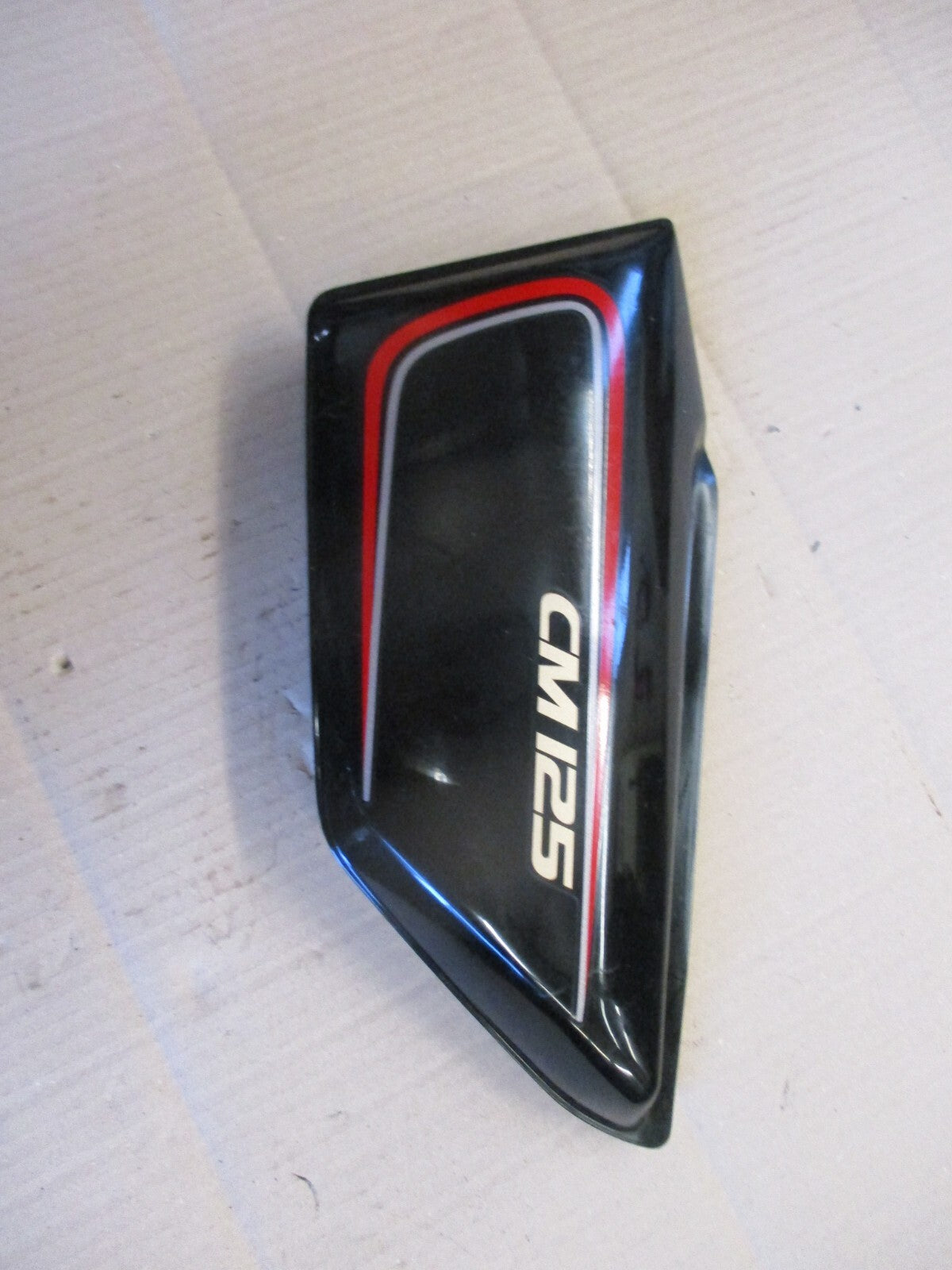 Cache latéral gauche pour Honda 125 CM - JC05