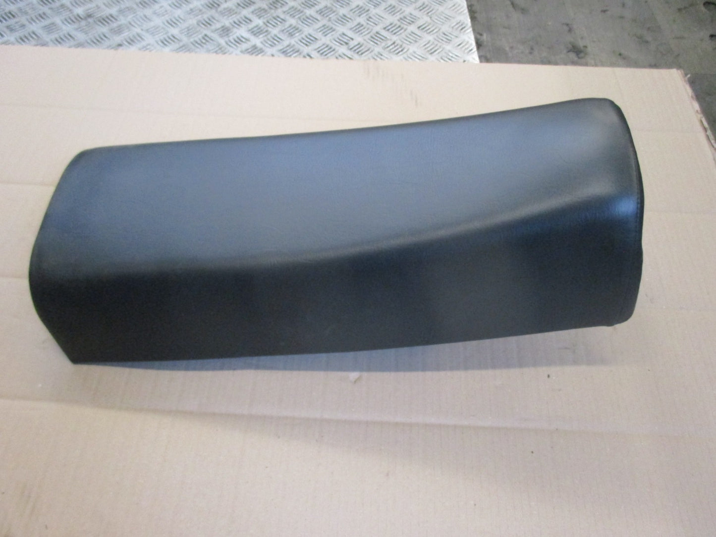 Selle refaite à neuf pour Yamaha 125 XT - 12V - 3YU