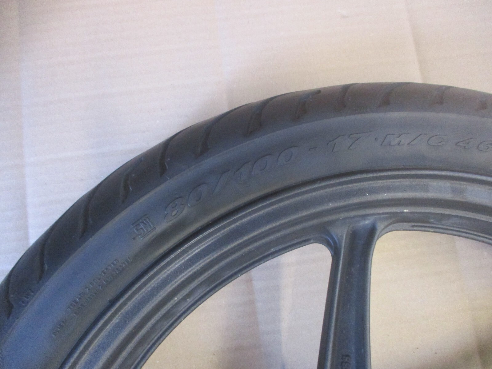 Roue avant avec pneu peu roulé pour Honda 125 CBF - JC40A