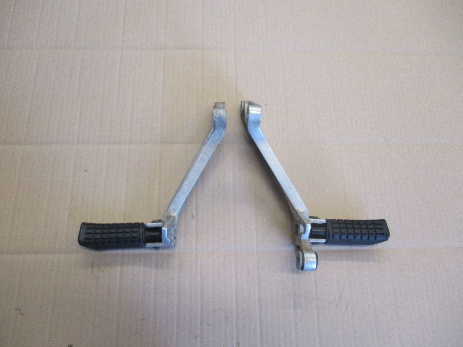 Cales pieds arrière pour Honda 125 CBR - JC34