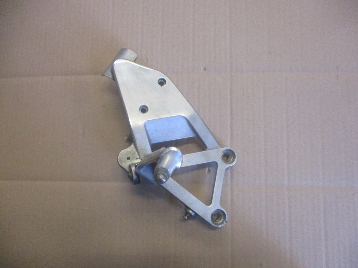 Platine cale pied avant droite pour Honda 750 VFR - RC36 - Phase 1 - 1990 / 1993