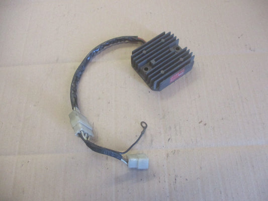 Régulateur 5A8-A0 + connecteur d'adaptation pour Yamaha 660 XTZ - 3YF