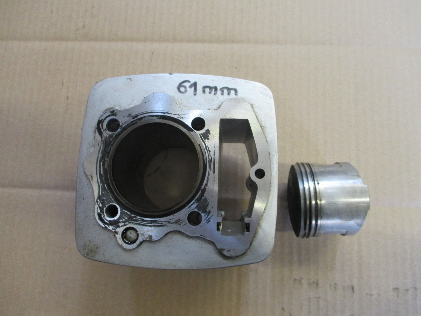 Cylindre / piston 150 cm3 pour Honda 125 XLR - JD04