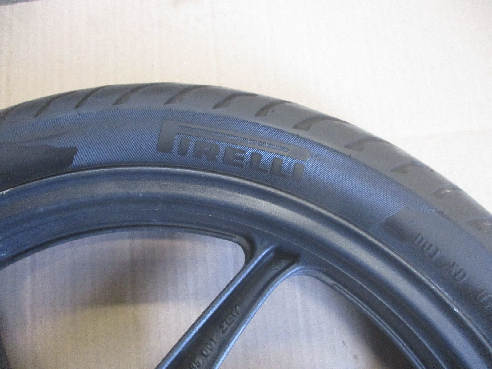 Roue avant avec pneu peu roulé pour Honda 125 CBF - JC40A