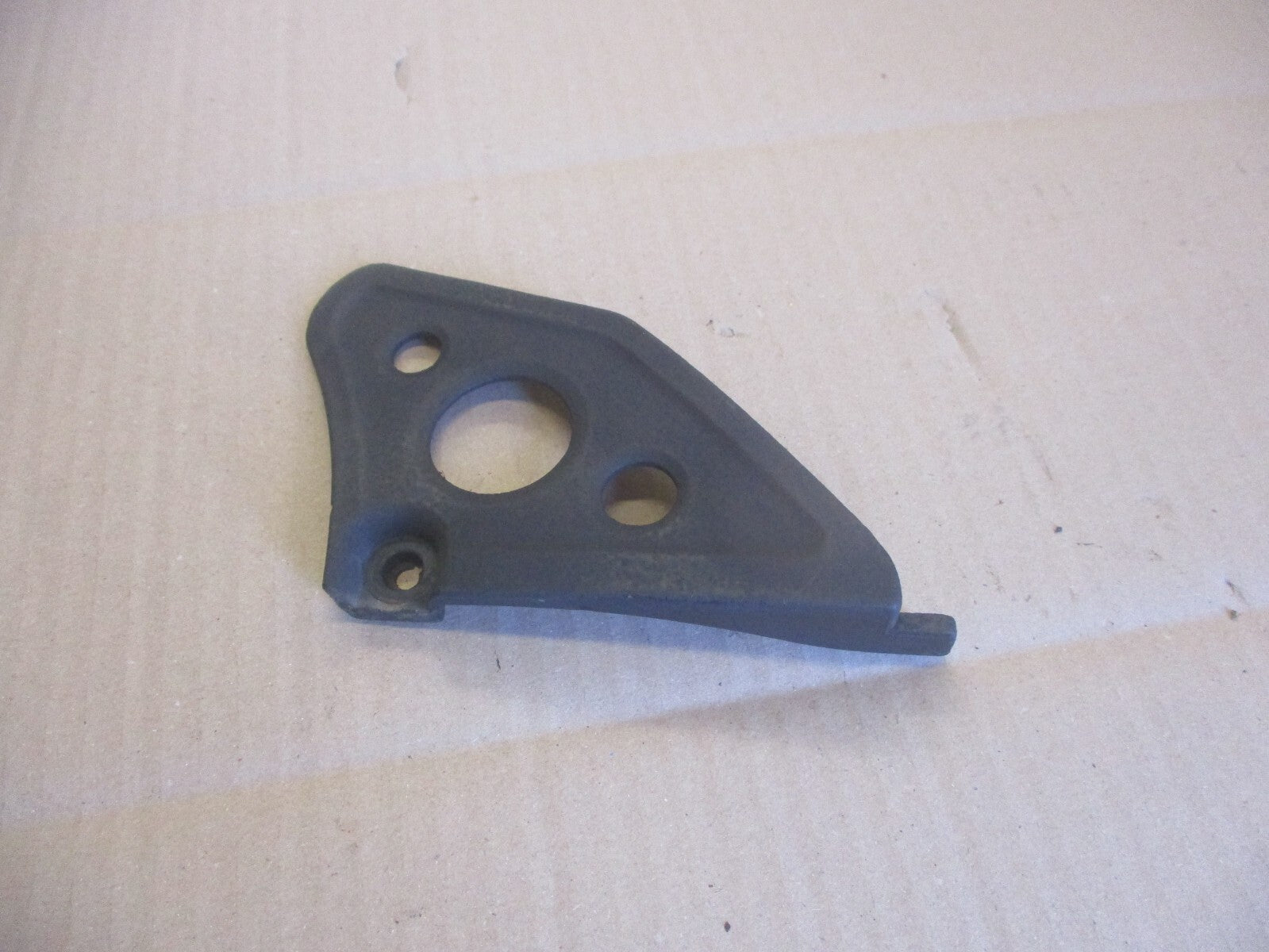 Protection plastique sur bras oscillant pour Honda 125 MTX - JD05 - JD07