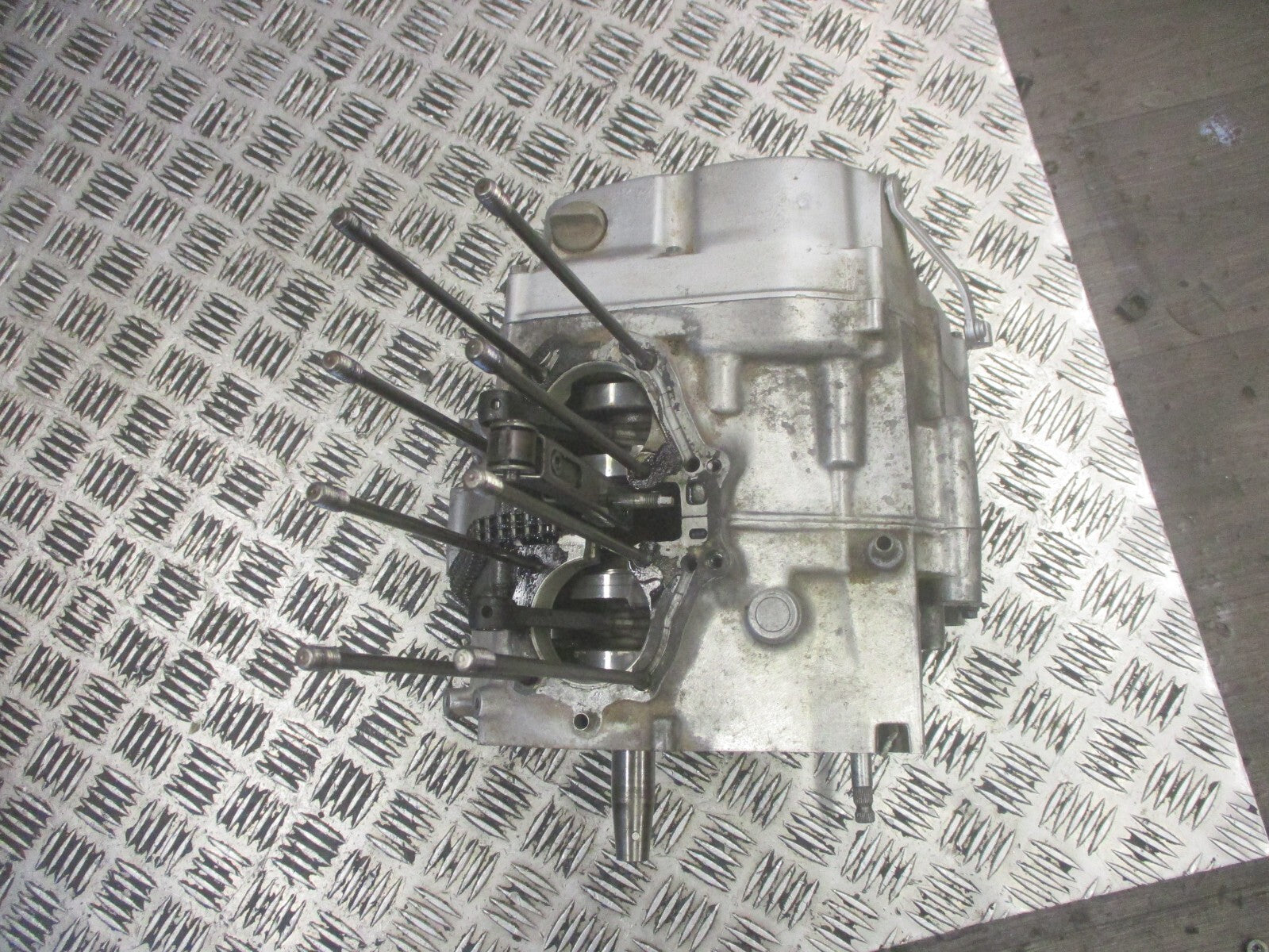 Bas moteur pour Honda 125 CM - JC05