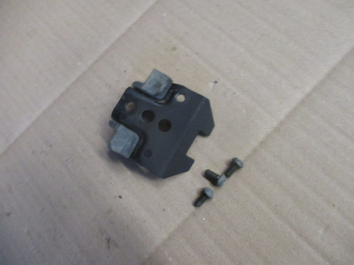 Patte de fixation avant de réservoir pour Yamaha 125 TZR - 4FL