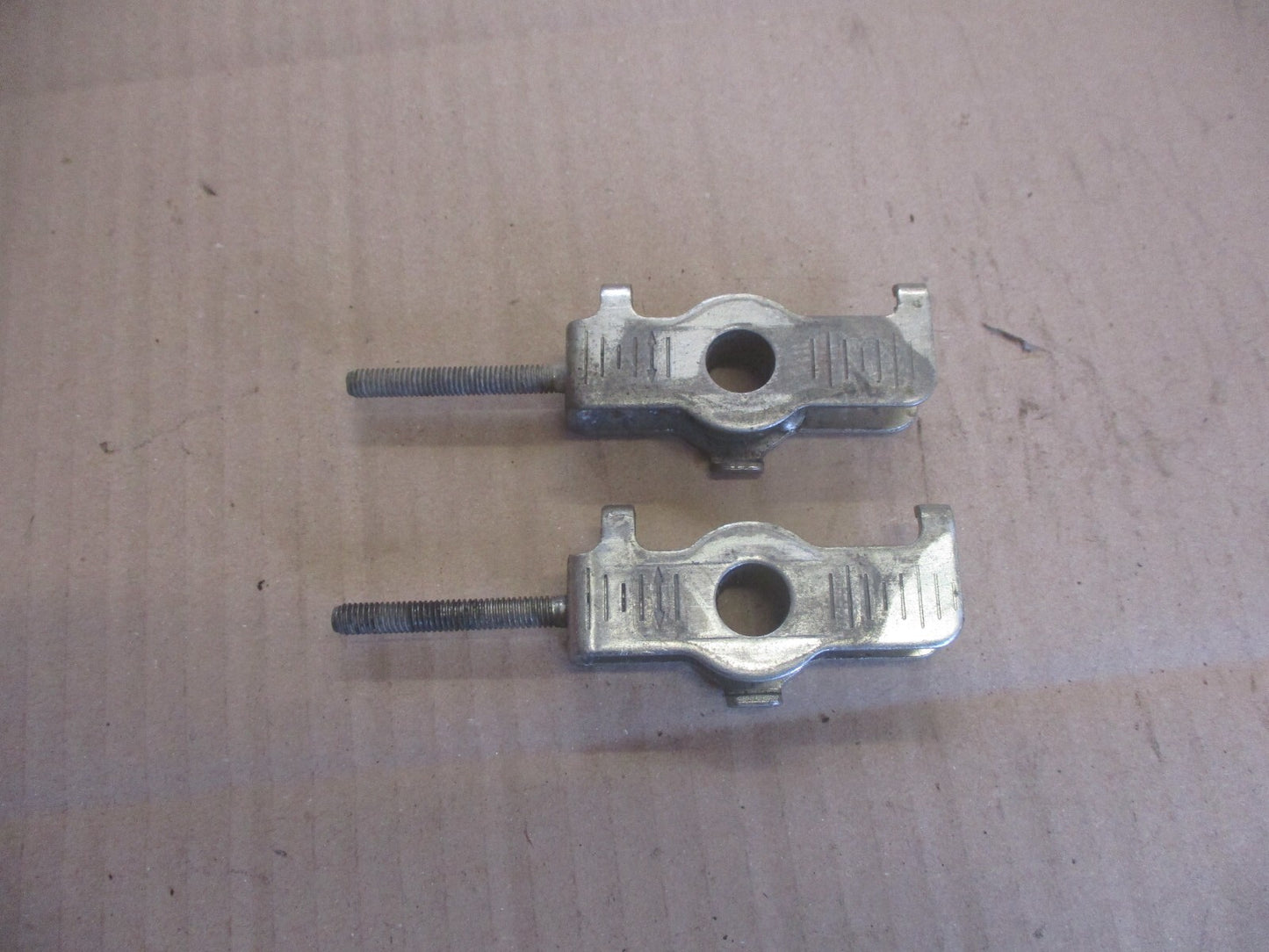 Tendeurs de roue arrière pour Honda 125 CBF - JC40A