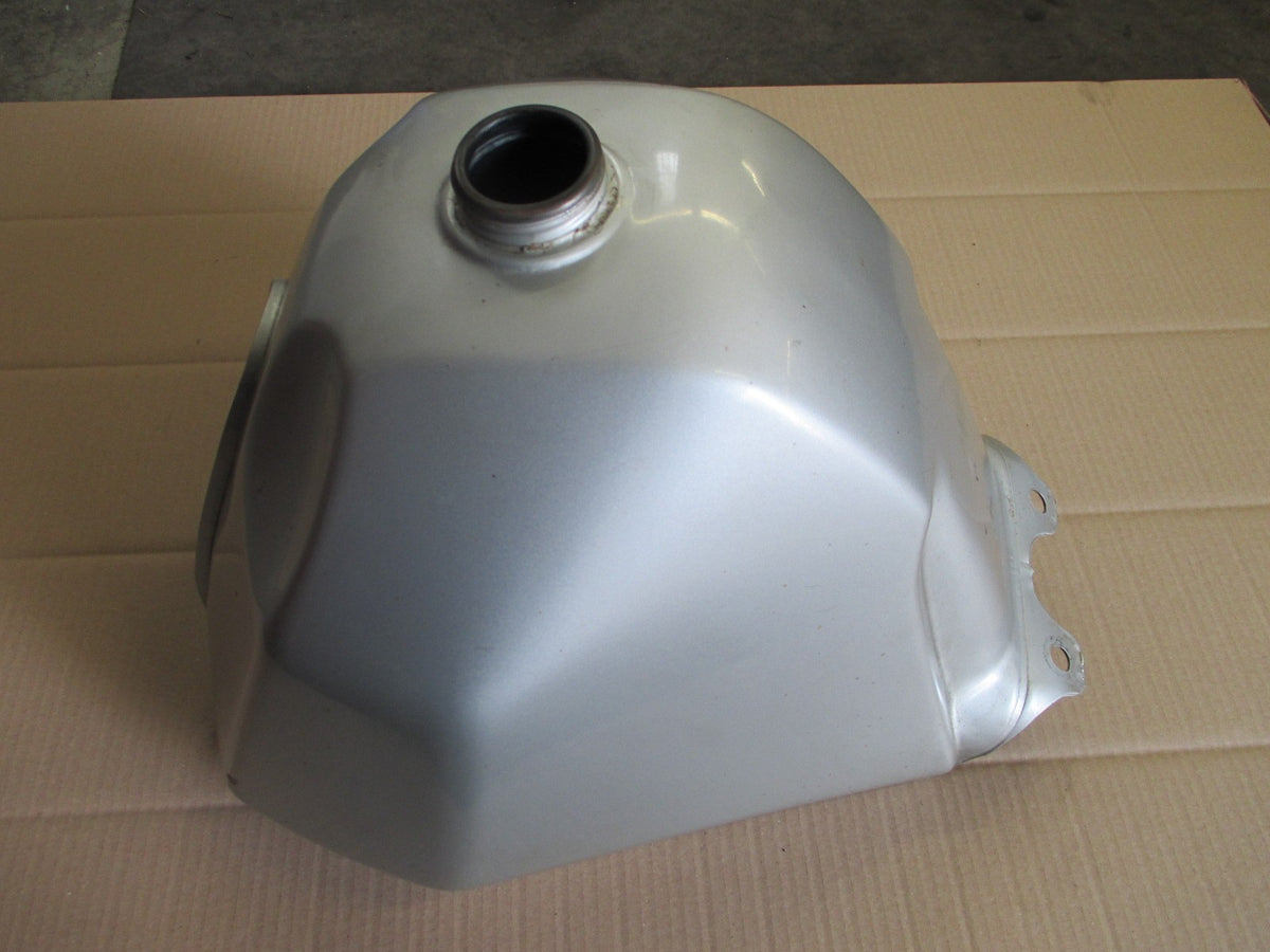 Réservoir d'essence pour Suzuki 600 DR - 650 DR - SN41A - SP41A