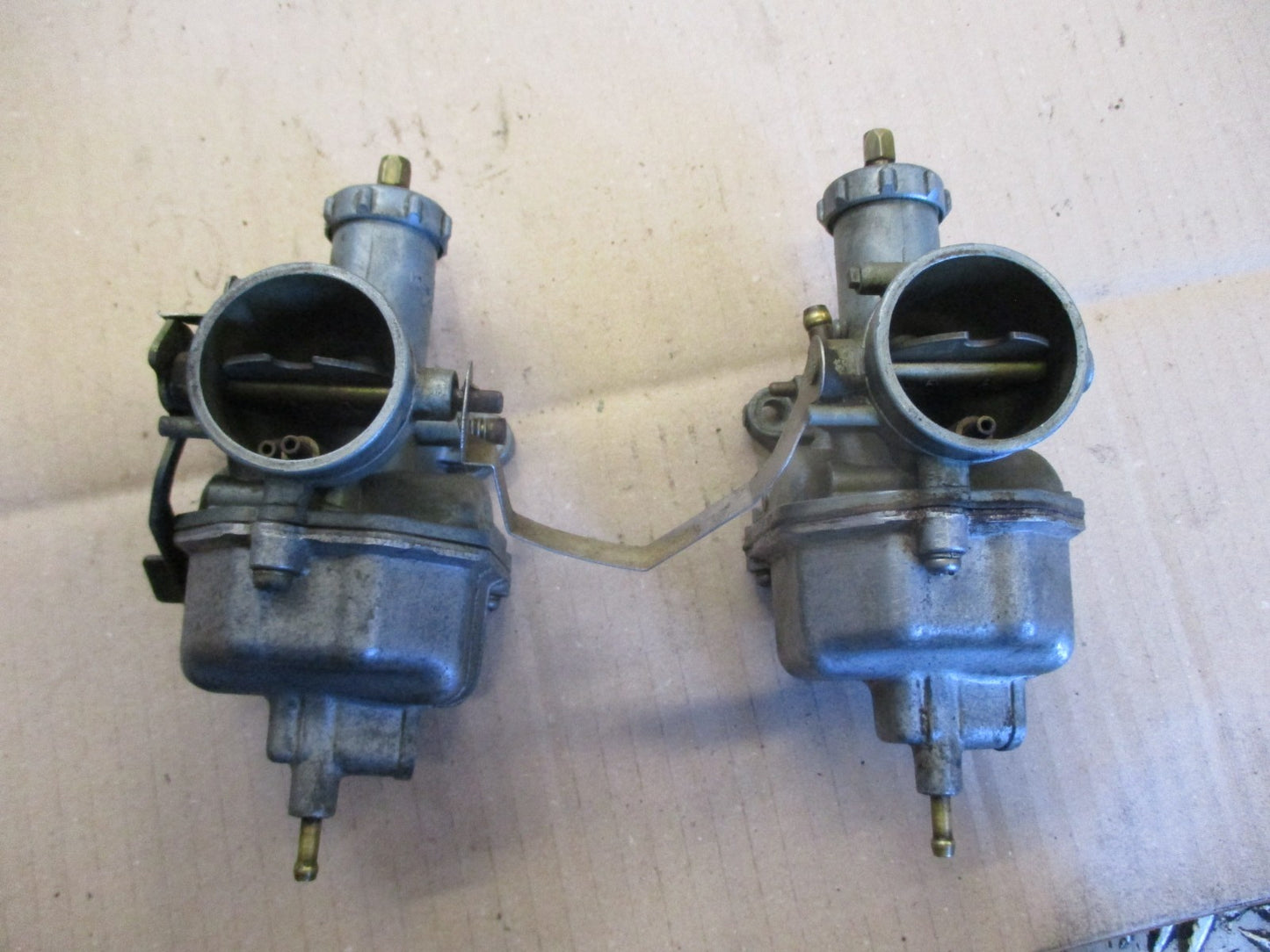 Carburateurs pour Honda 125 CBT - CB125T - 125 Twin