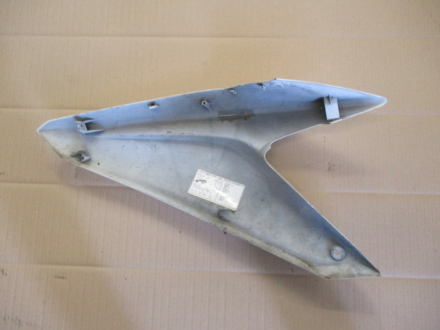 Flanc de carénage droit pour Honda 125 CBF - JC40A
