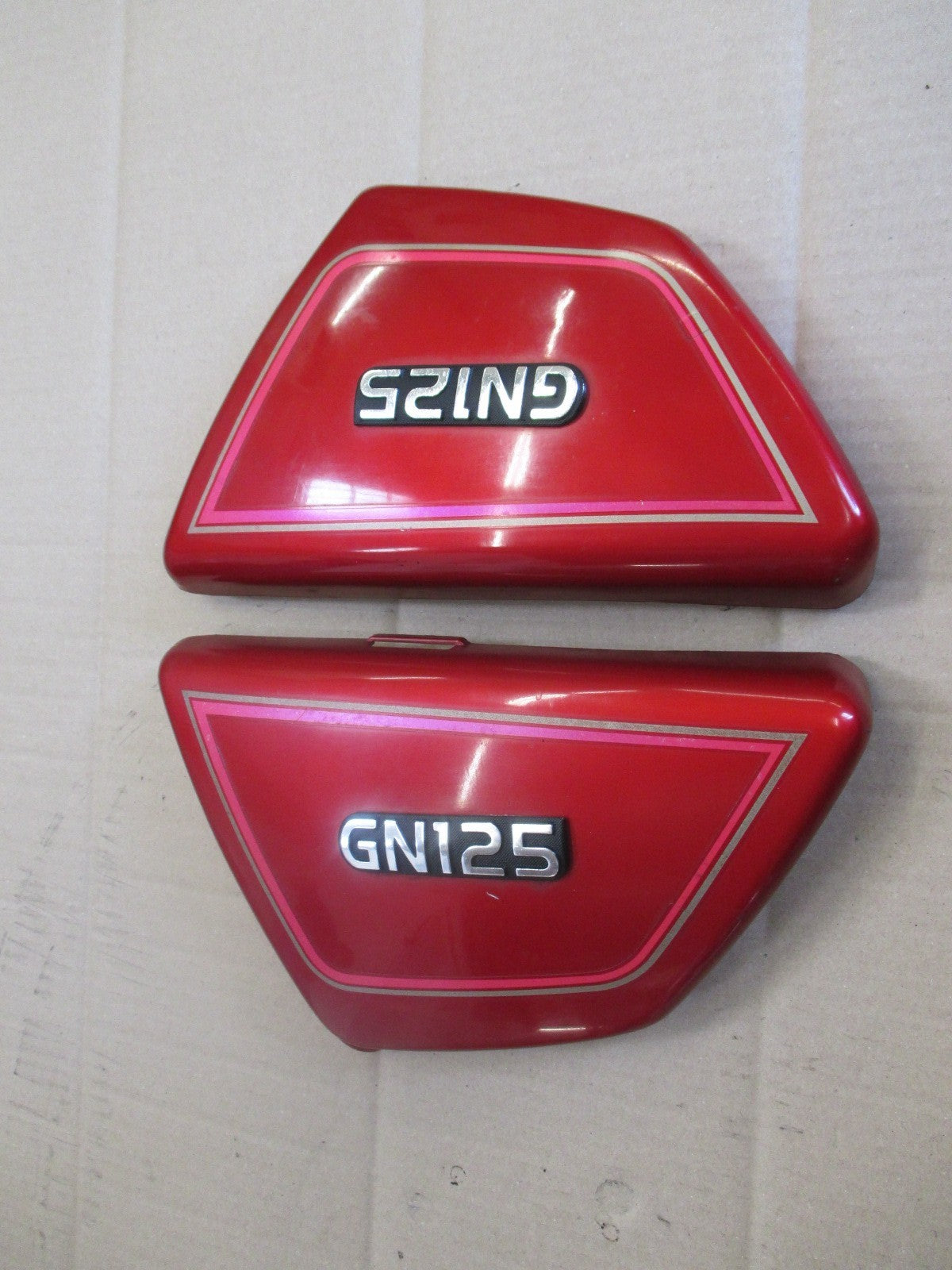 Caches latéraux pour Suzuki 125 GN - NF41A