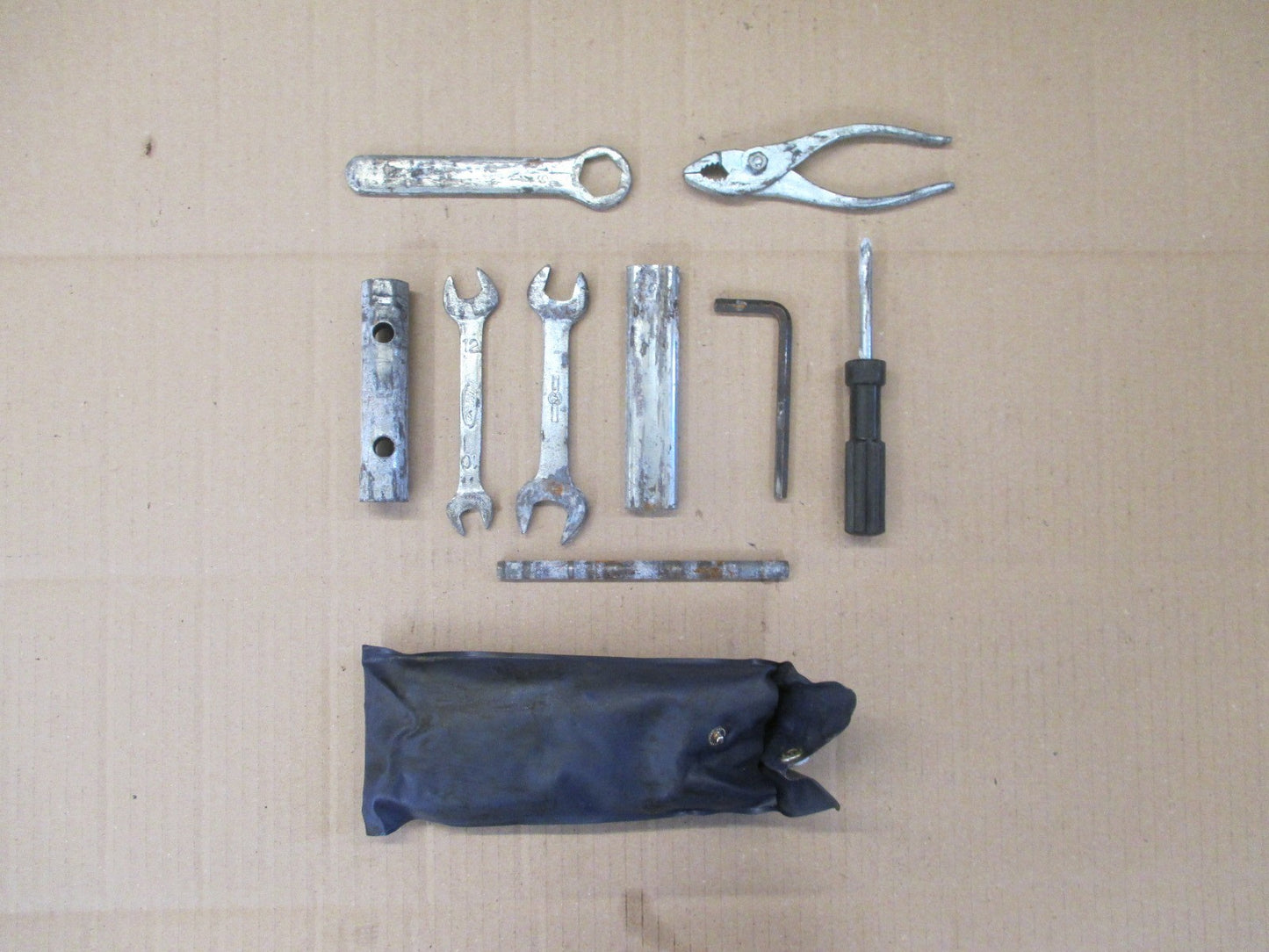 Pochette outils + outils pour Honda 125 CM JC05