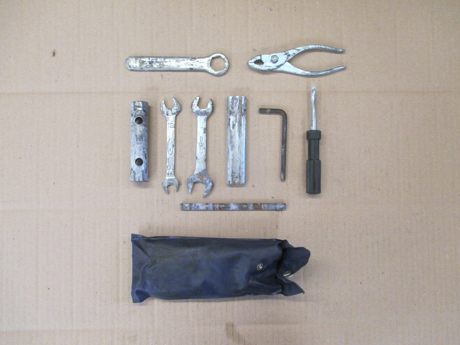 Pochette outils + outils pour Honda 125 CM JC05