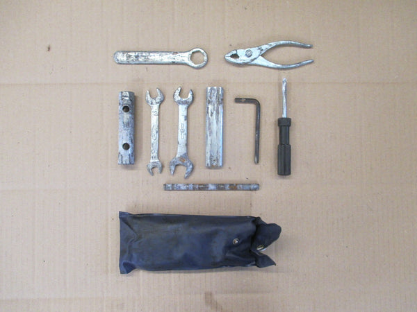 Pochette outils + outils pour Honda 125 CM JC05