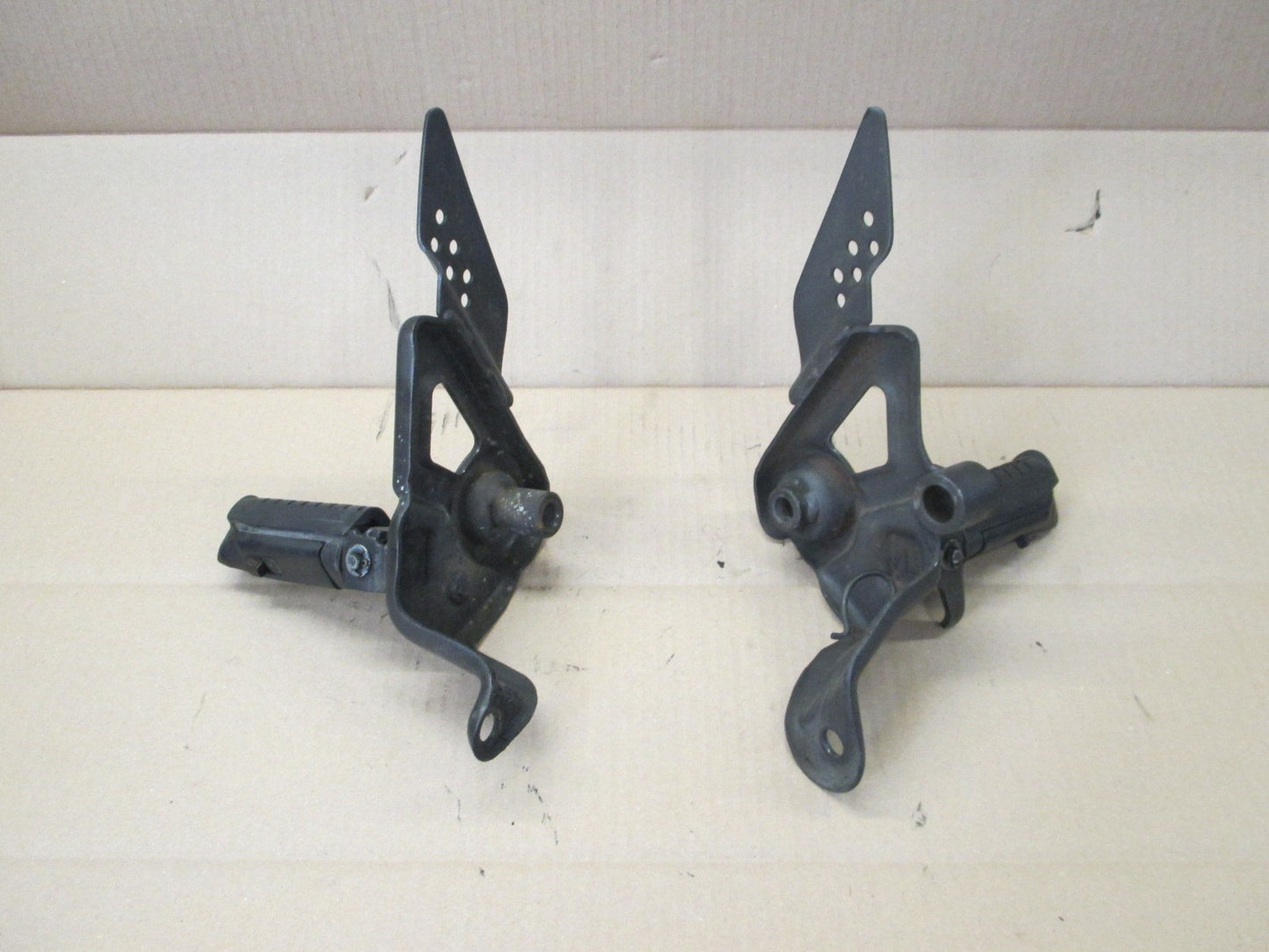 Platines cales pieds avant pour Honda 125 CBF - JC40A