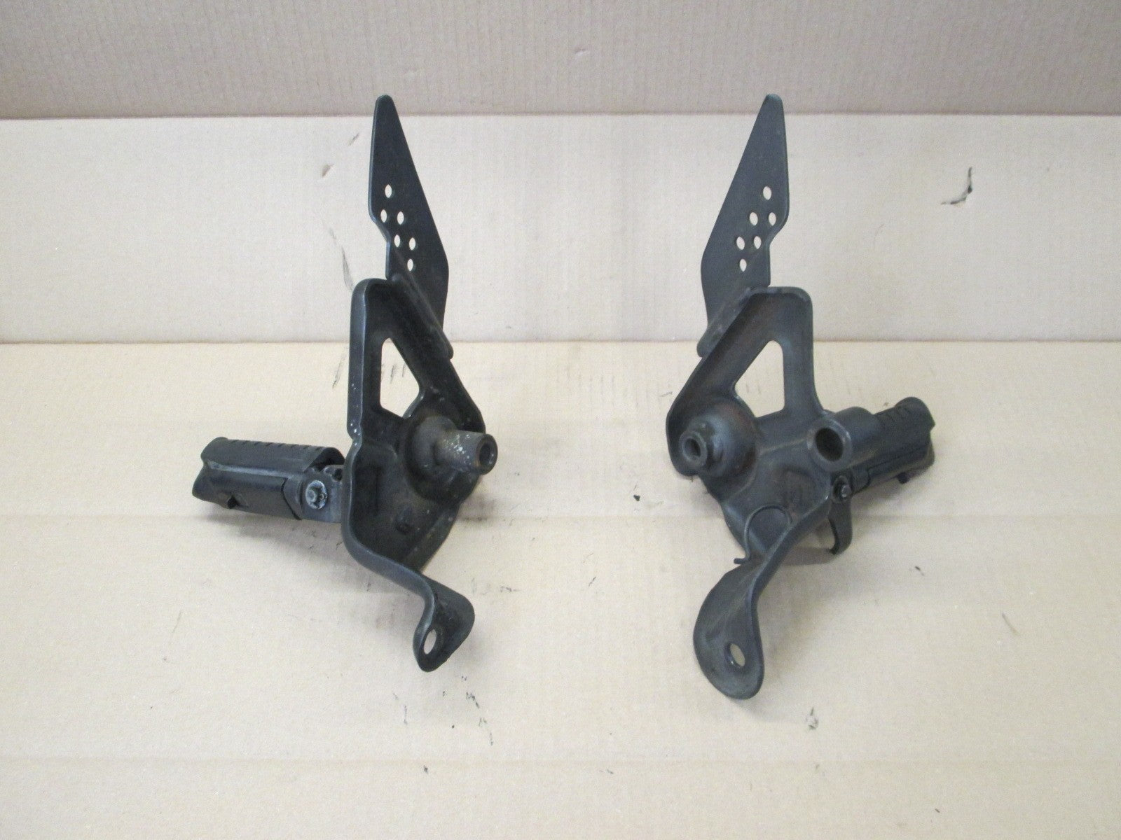 Platines cales pieds avant pour Honda 125 CBF - JC40A