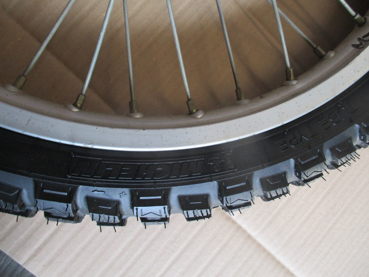 Roue avant avec pneu très peu roulé Honda 125 MTX - JD07 - Frein avant à disque
