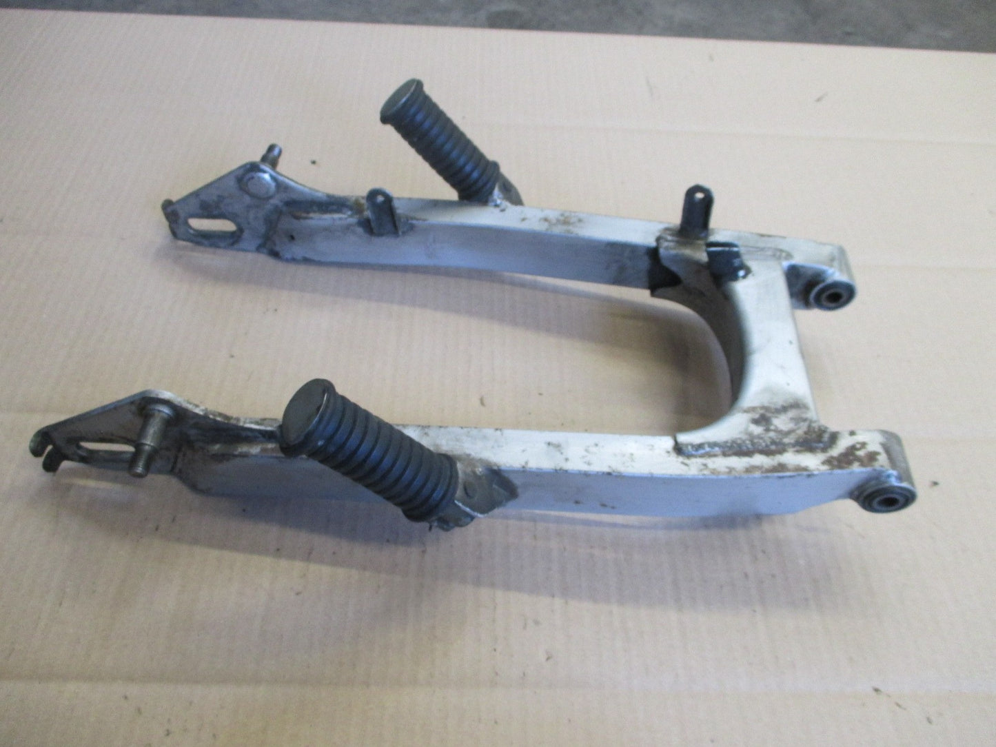 Bras oscillant + cales pieds arrière pour 50 TS - ER21 - 5XAP