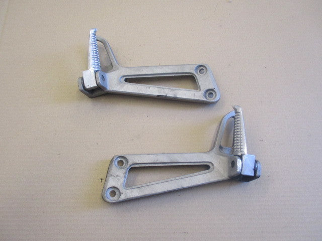 Reposes pieds arrière complets pour Yamaha 125 TDR modèle 4FU / 5AE