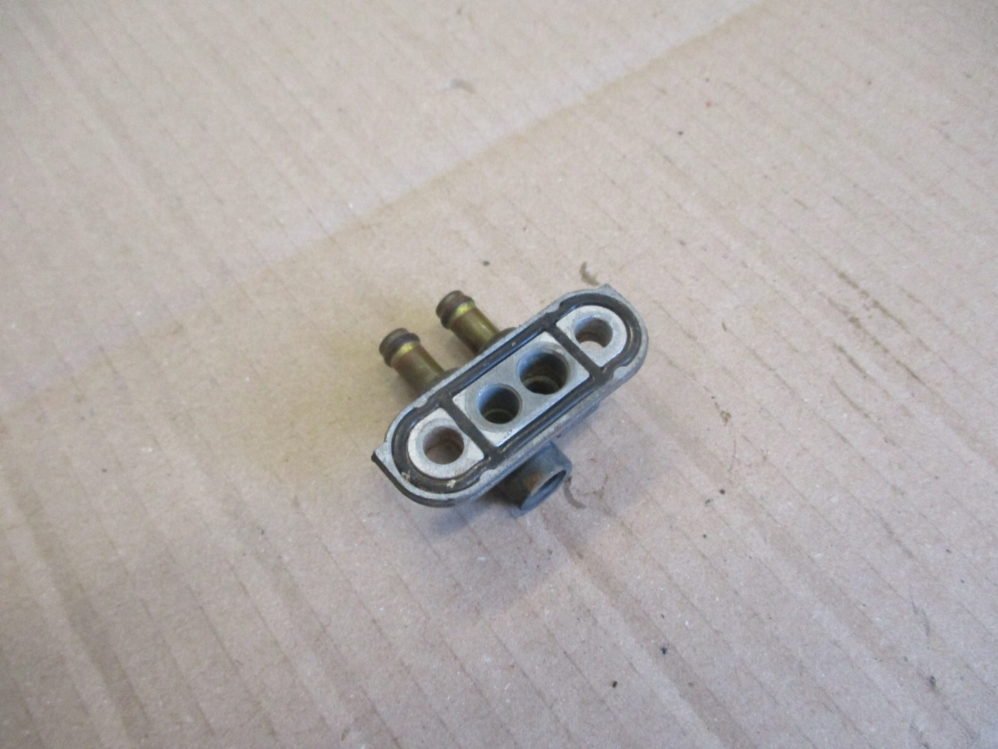 Sortie de réservoir essence pour Yamaha 125 TDR 4FU - 5AE