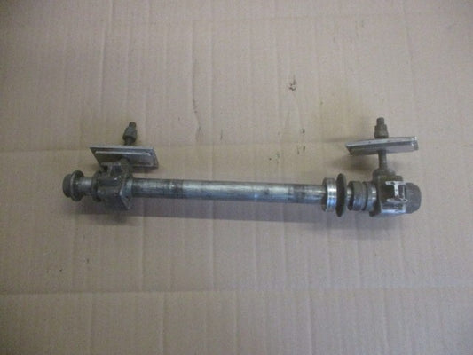 Axe de roue arrière pour Honda 750 VFR - RC24