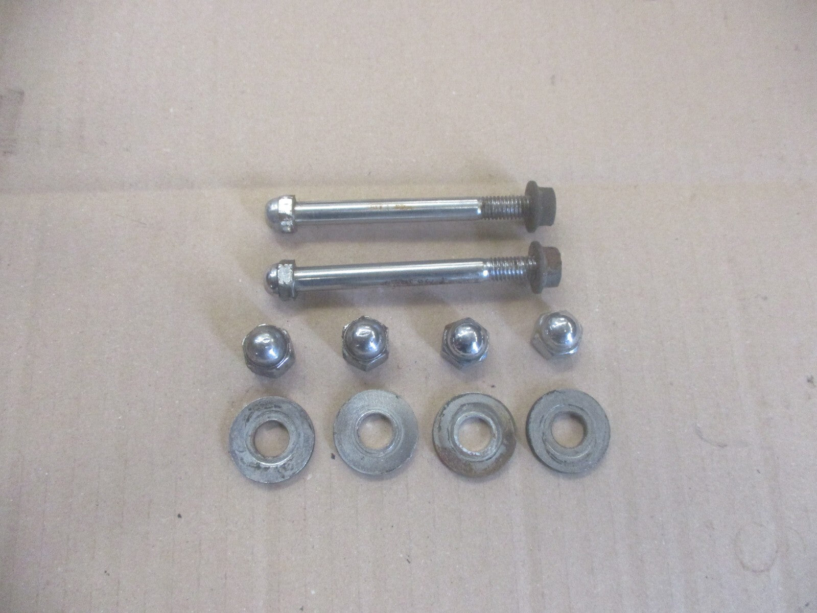 Vis et écrous de fixation amortisseurs et porte bagage pour Honda 125 CM - JC05
