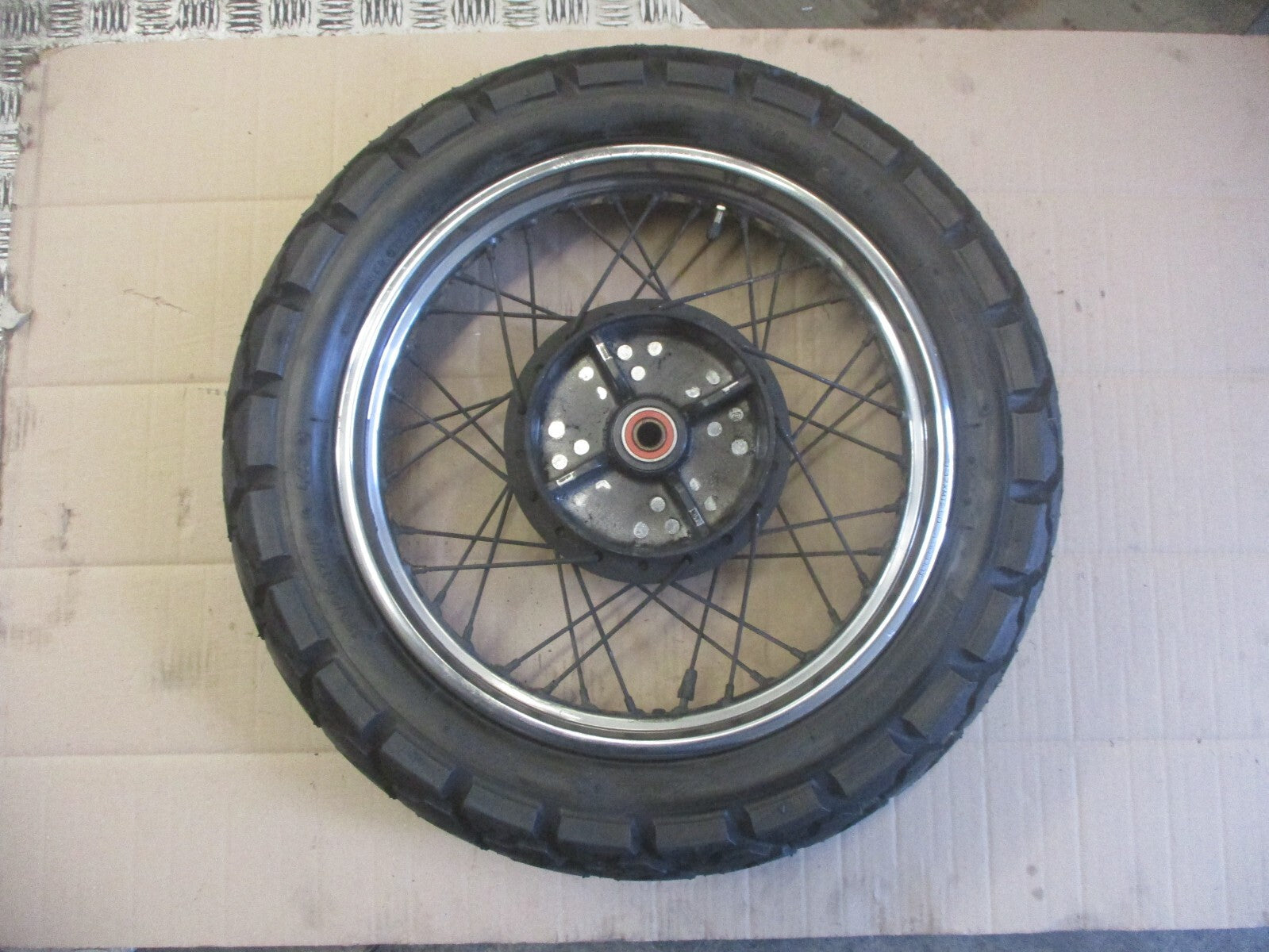 Roue arrière acier chromé avec pneu bon état Yamaha 600 XTE - 3TB - 4PT - DJ02