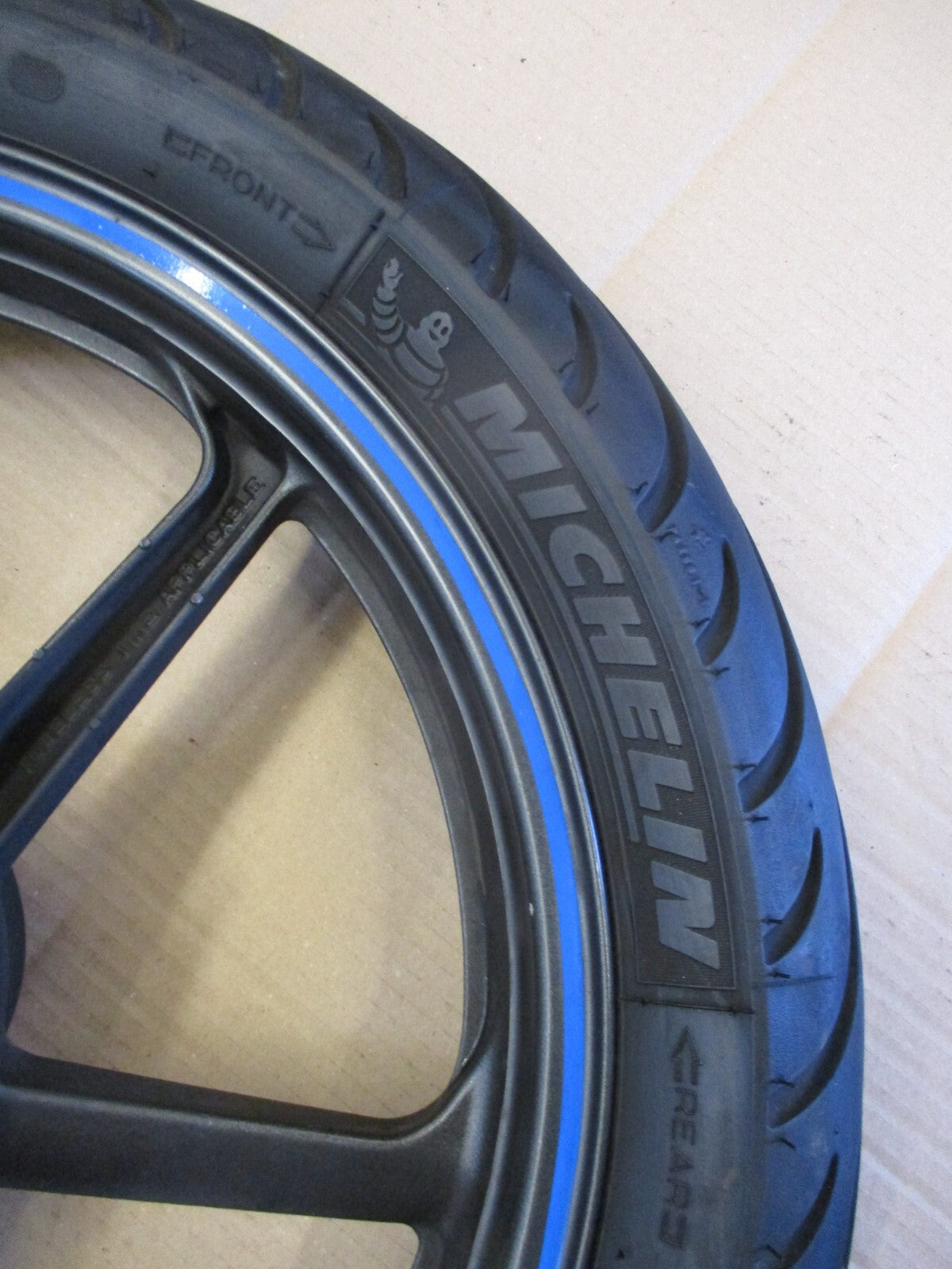 Roue avant et arrière avec pneu bon état pour Honda 125 CBR - JC34