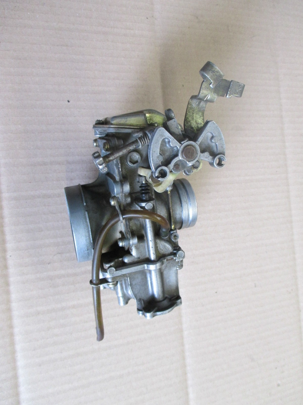 Carburateur pour Suzuki 600 DR - SN41A