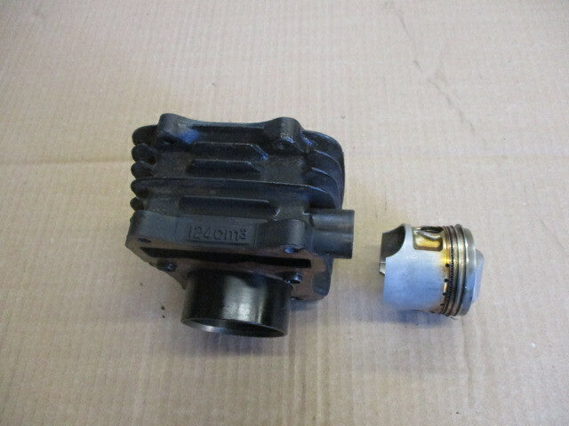 Cylindre / piston pour Suzuki 125 DR - SF43B