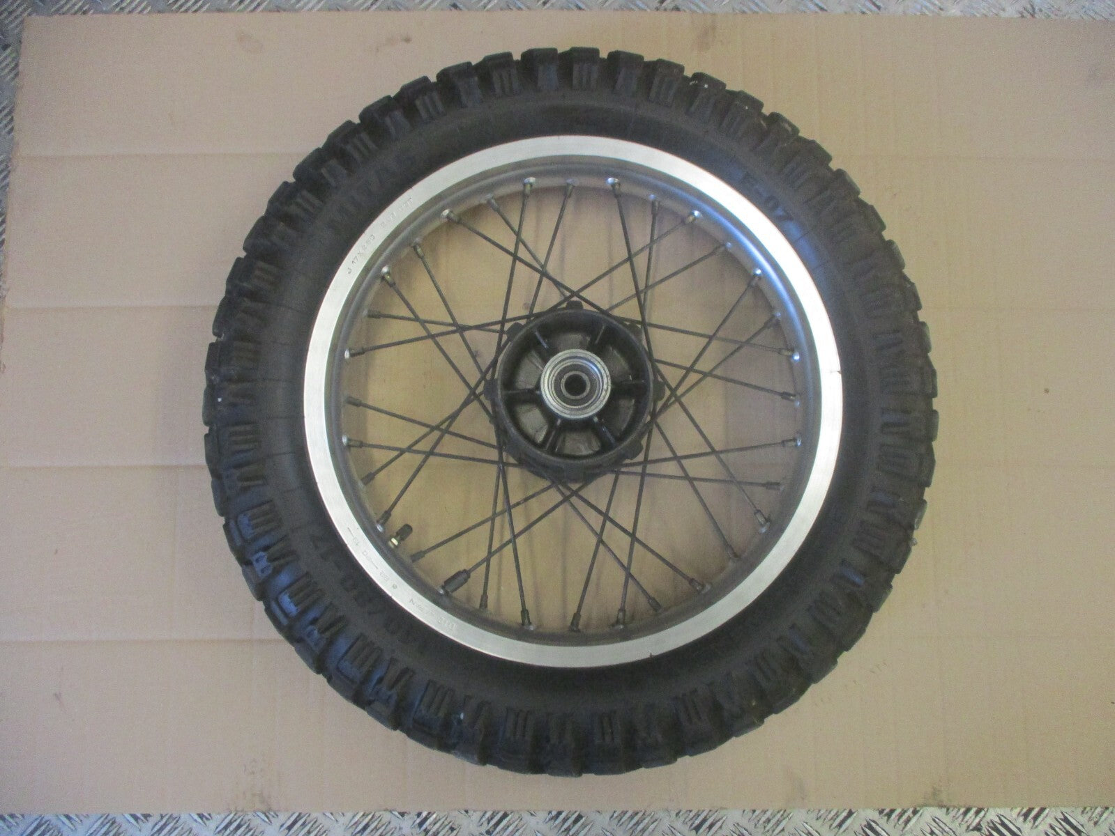 Roue arrière avec pneu très peu roulé pour Honda 650 FX - VIGOR - SLR - RD09