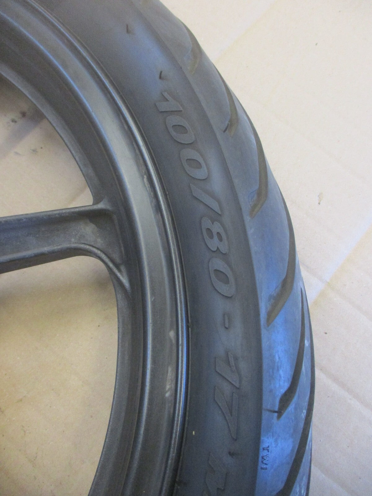Roue arrière avec pneu bon état pour Honda 125 CBR - JC34