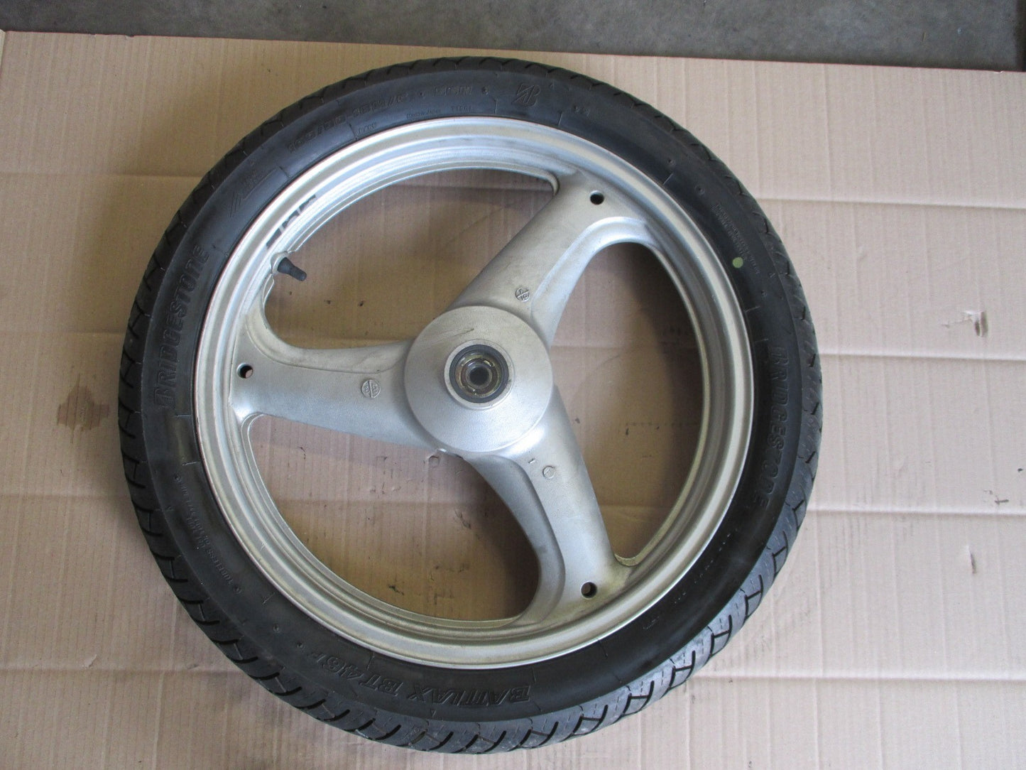Roue avant et roue arrière avec pneu bon état pour Honda 125 XLV Varadéro - JC32