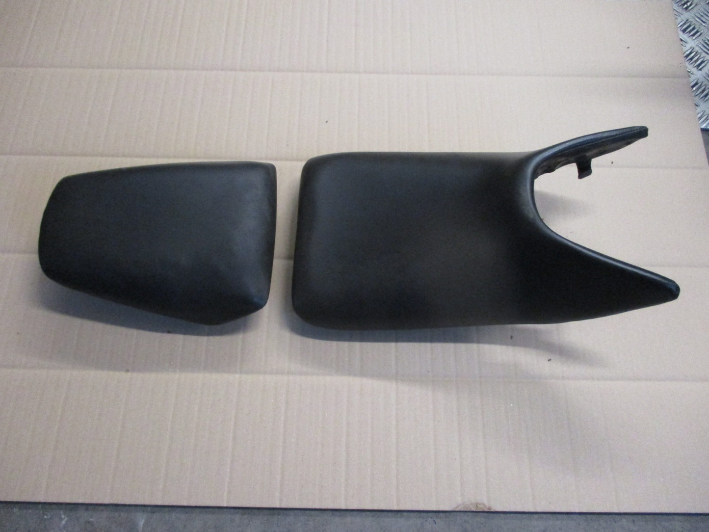 Selle conducteur et passager pour Honda 125 CBR - JC34