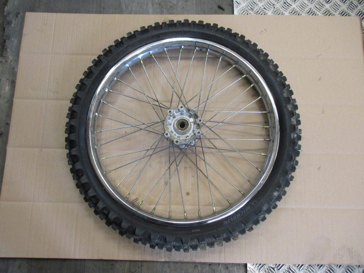 Roue avant avec pneu MICHELIN très peu roulé pour Yamaha 125 DTR - DTRE