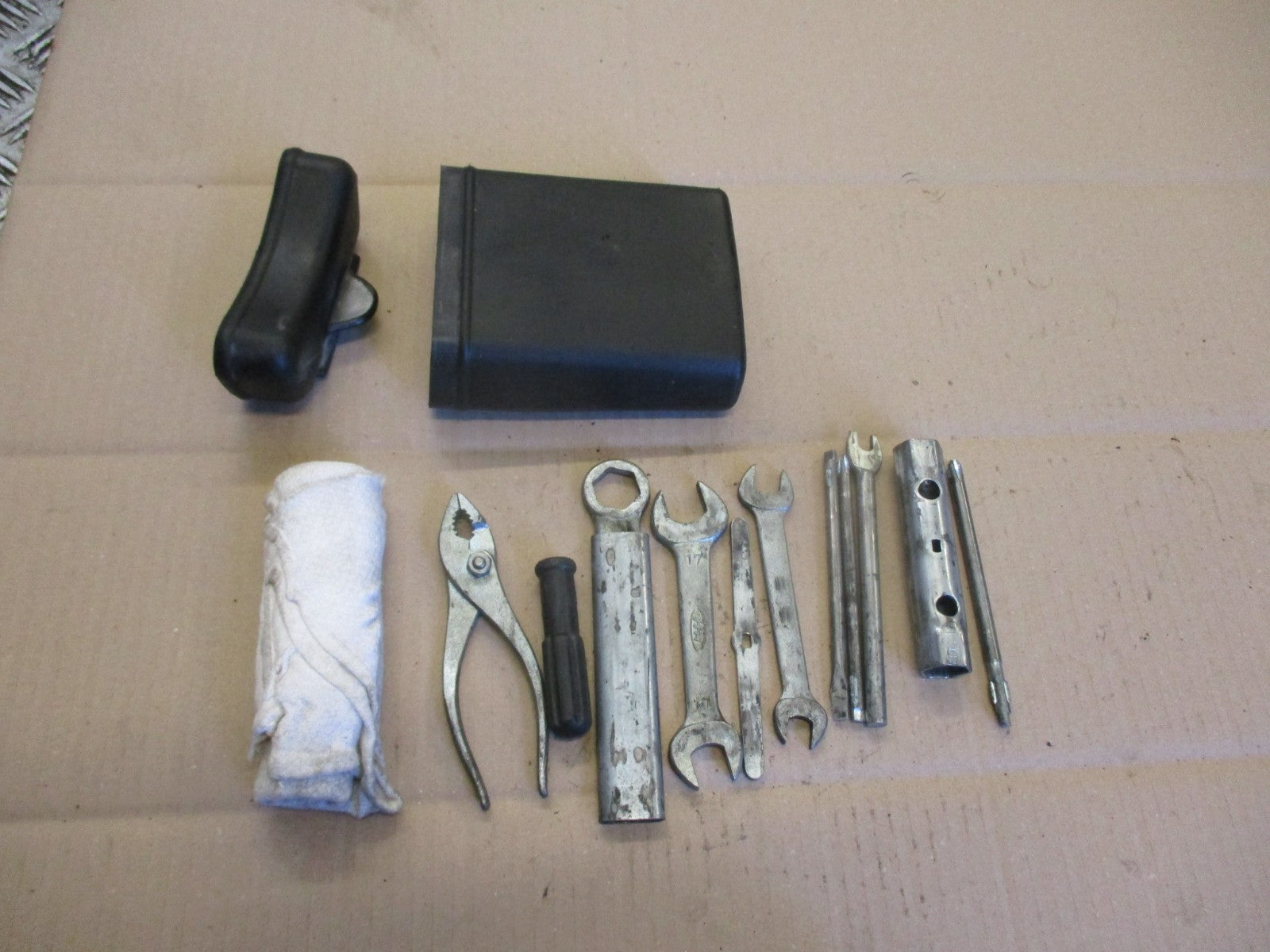 Boite outils + pochette + outils pour Honda 125 CBT - CB125T - 125 Twin