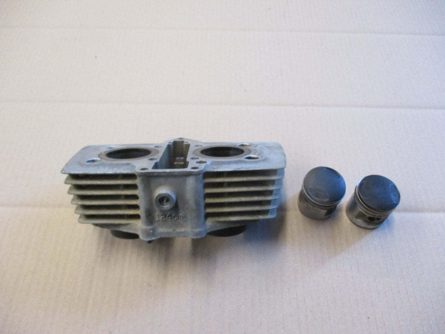 Cylindre / pistons pour Honda 125 CM - JC05