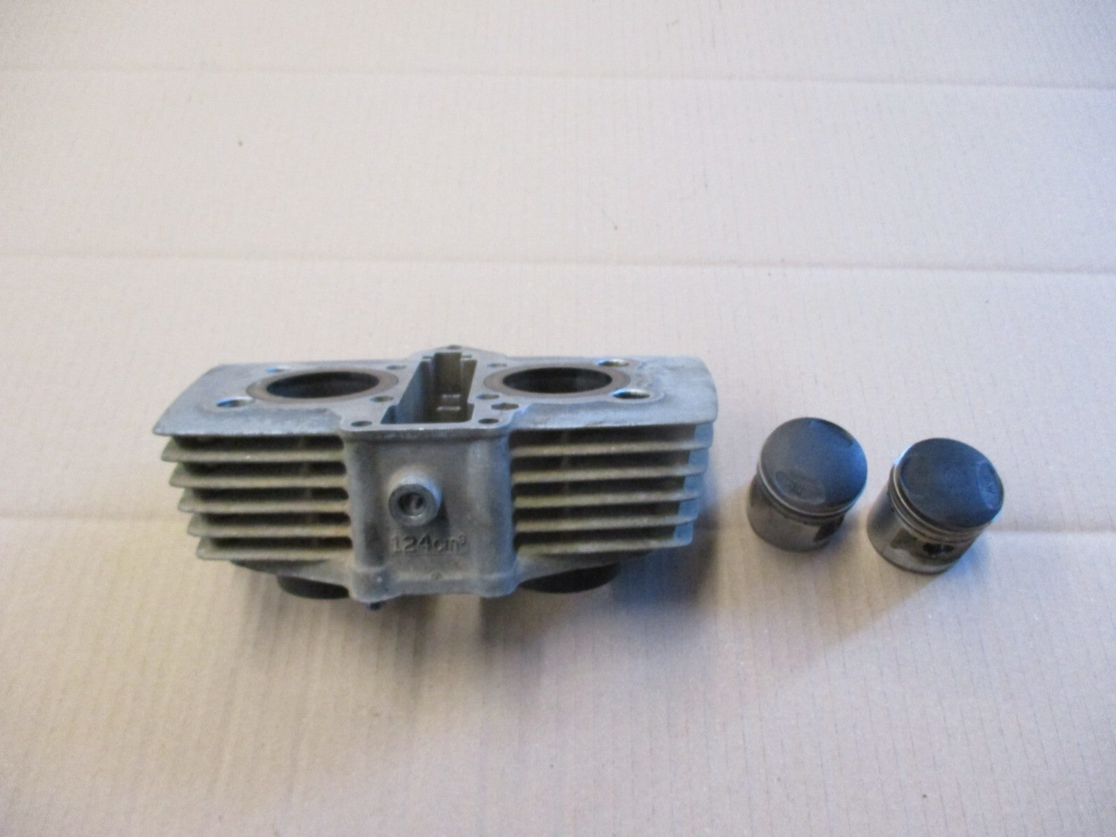 Cylindre / pistons pour Honda 125 CM - JC05
