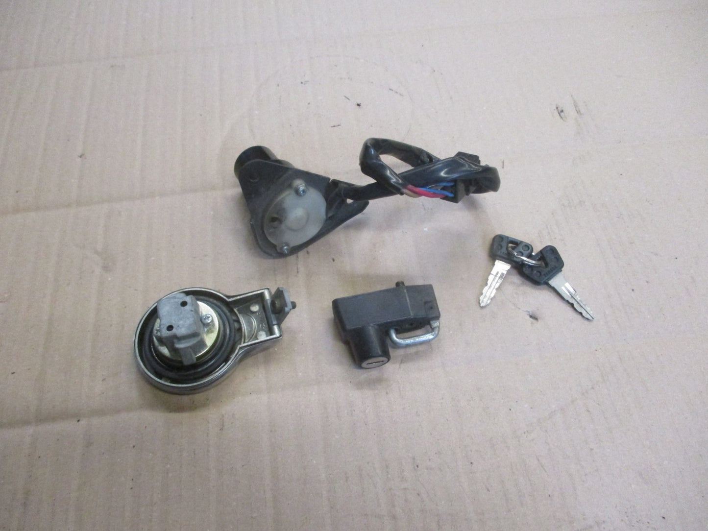 Nieman + bouchon + serrure de casque d'origine pour Yamaha 125 XV Virago - 5AJ