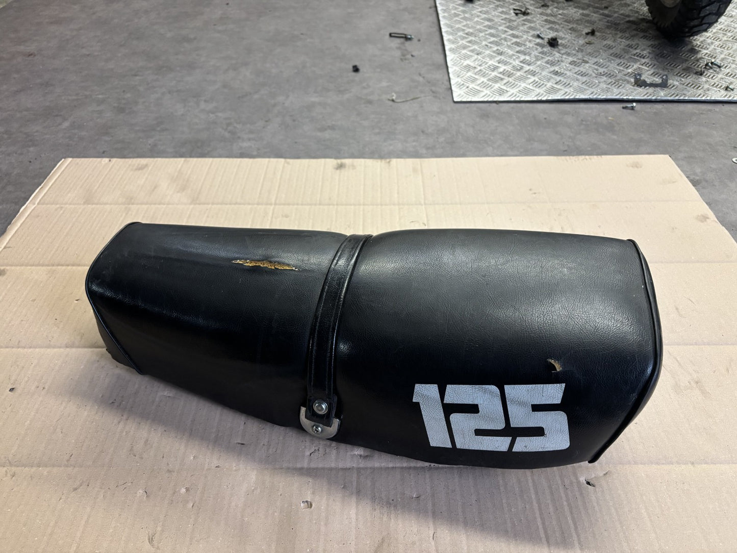 Selle pour Kawasaki 125 KE - Phase 2