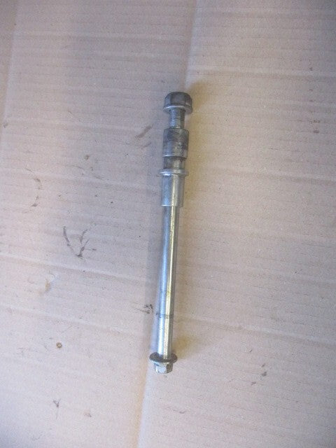Axe de roue avant pour Honda 125 CBF - JC40A