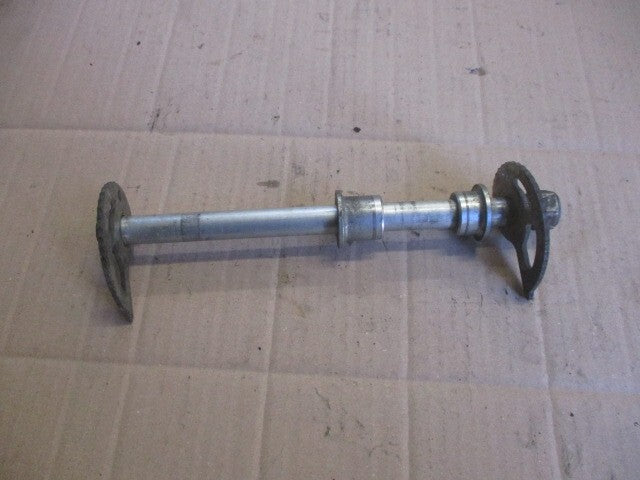Axe de roue arrière pour Suzuki 125 TSR - SF15A