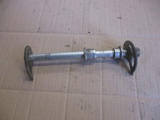 Axe de roue arrière pour Suzuki 125 TSR - SF15A