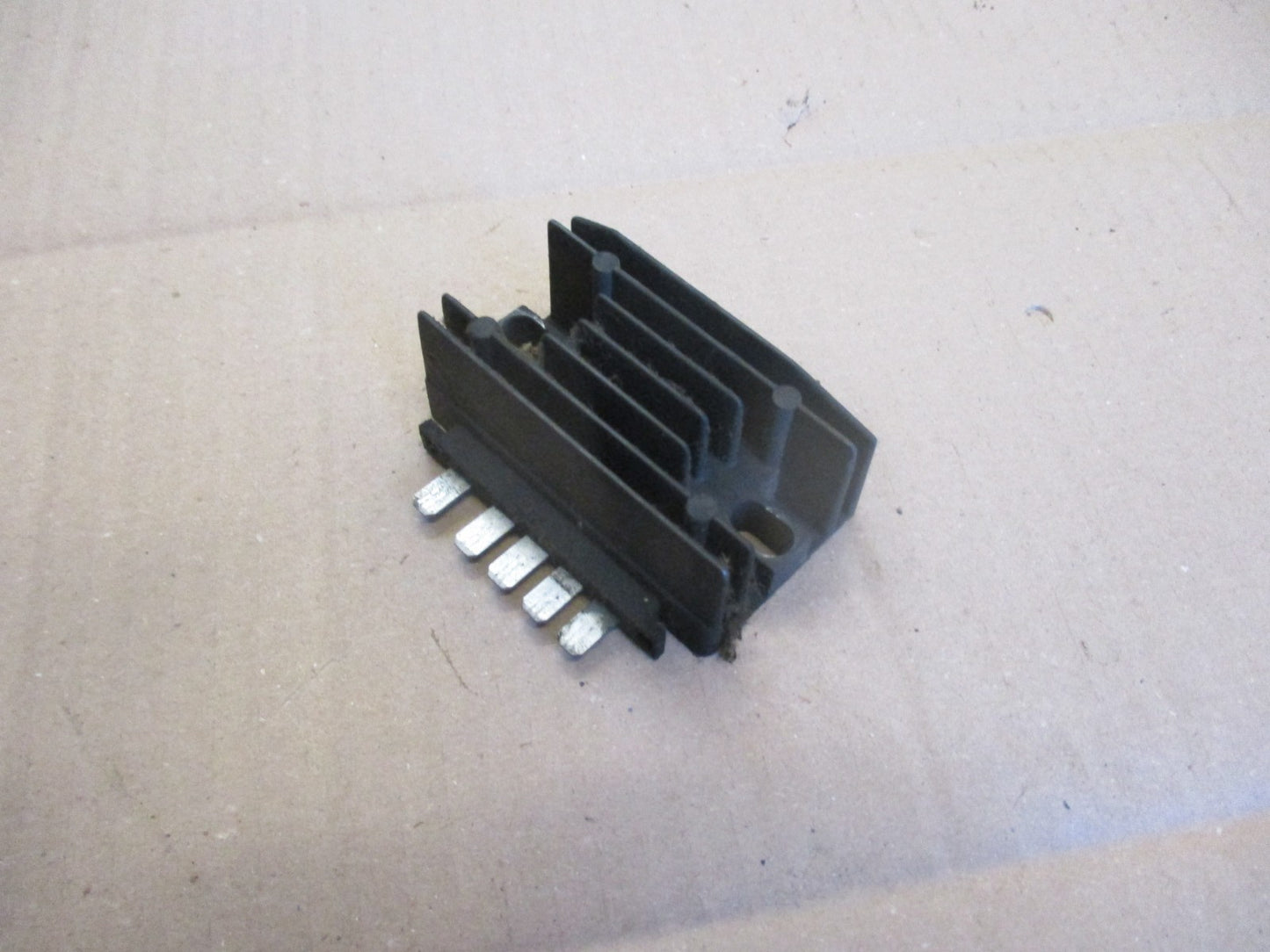 Régulateur de tension pour Suzuki 600 DR - SN41A