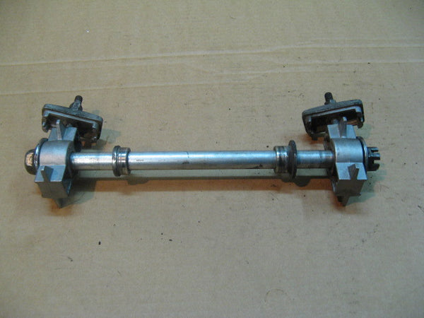 Axe de roue arrière complet de Yamaha 125 TDR modèle 4FU / 5AE