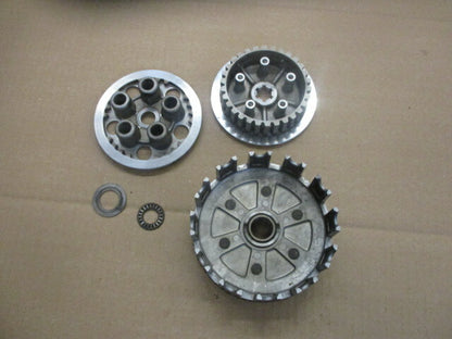 Cloche + noix + couvercle d'embrayage pour Suzuki 125 DR - SF41A