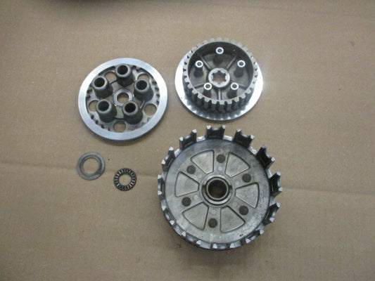 Cloche + noix + couvercle d'embrayage pour Suzuki 125 DR - SF41A