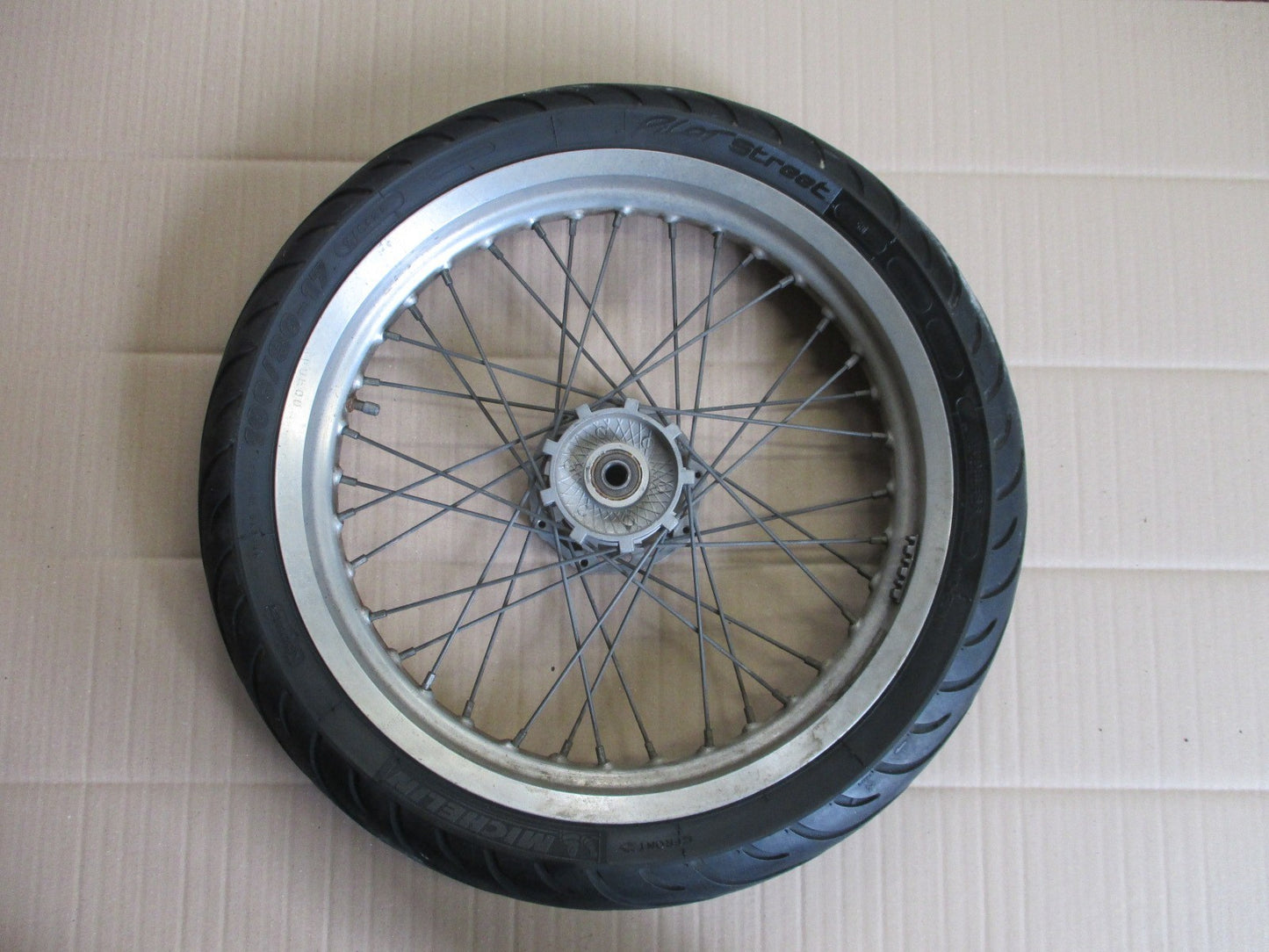 Roue avant avec pneu MICHELIN ayant peu roulé Yamaha 125 XTX - 17 pouces